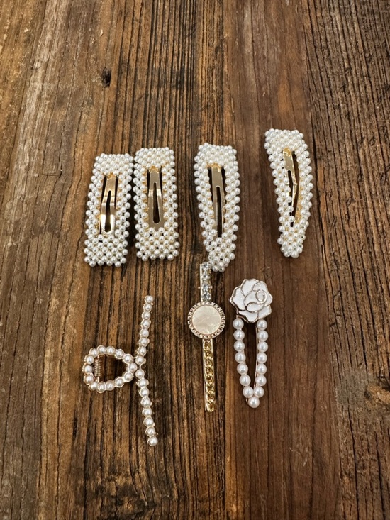 Accessories - Pearl Accent Hair Clip Set - Classic White
